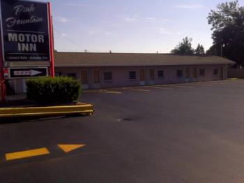 Pink Fountain Motor Inn